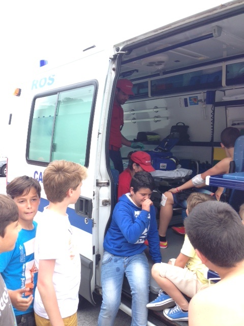 Imagem de destaque: Corpo de bombeiros participa nas atividades de final de ano da EBS da Calheta - S. Jorge