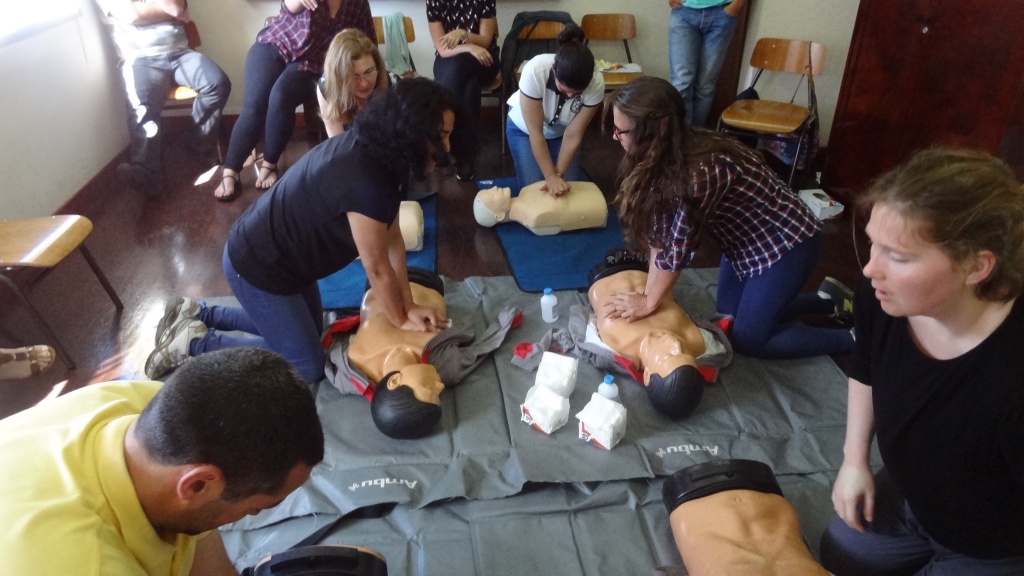 Imagem de destaque: Curso de Suporte Básico de Vida Adulto (SBV Adulto), na EBS Mouzinho Silveira no dia 5 de Julho.