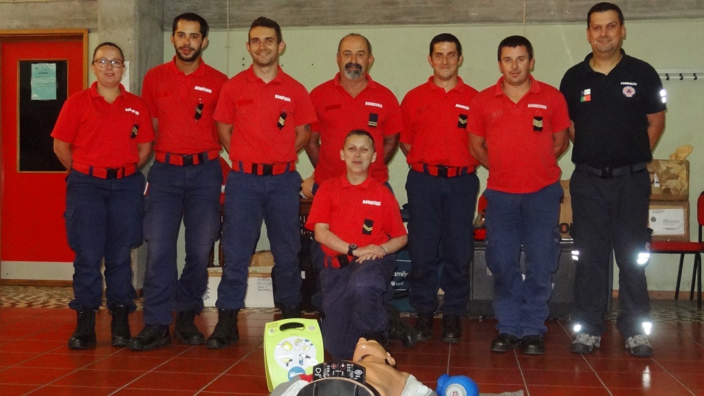 Imagem de destaque: Curso de Suporte Básico de Vida com Desfibrilhação Automática Externa para Profissionais de Saúde (SBV D - Profissionais de Saúde), nas Flores, no dia 7 de Julho.