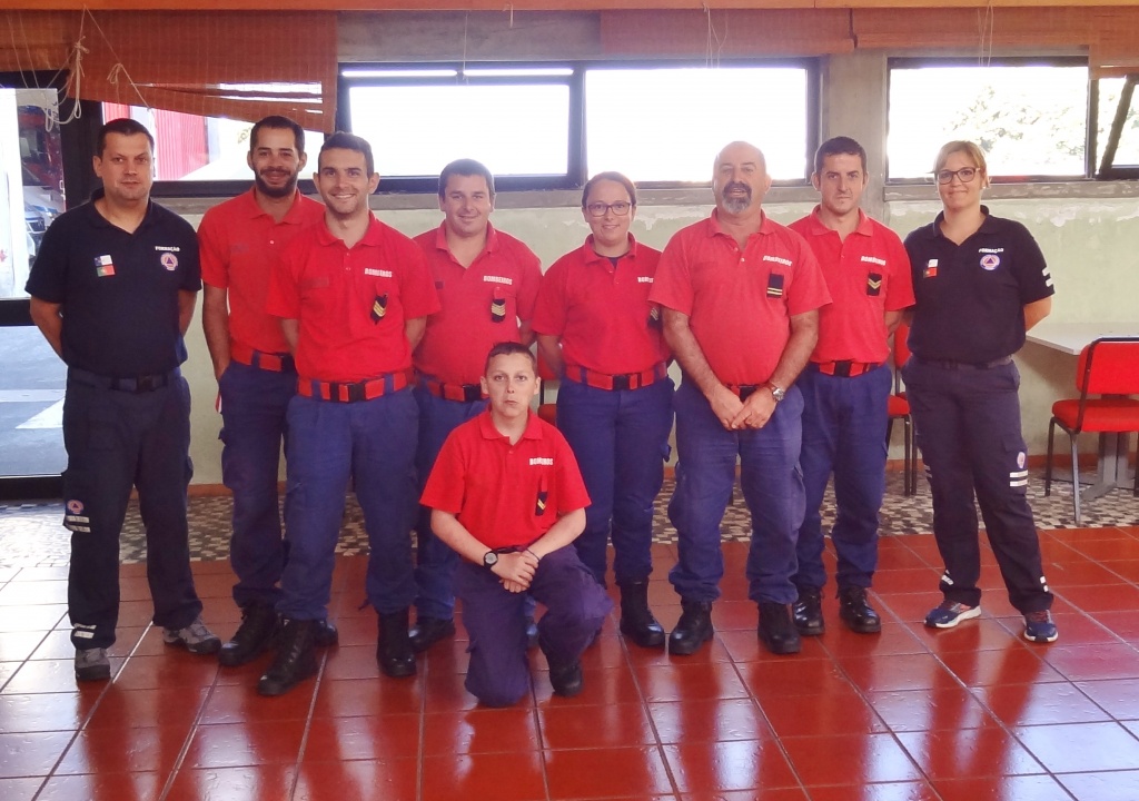 Imagem de destaque: Curso de Recertificação de Tripulantes de Ambulância de Transporte (RTAT), no Quartel do Corpo de Bombeiros das Flores, nos dias 8 a 10 de Julho.