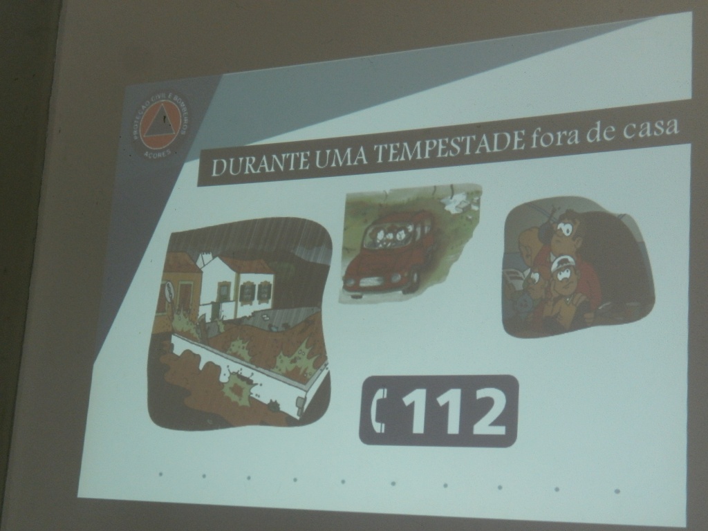 Imagem de destaque: Ação de sensibilização sobre Medidas Gerais de Autoproteção, no Centro de Convívio do Bairro de Nossa Senhora de Fátima.