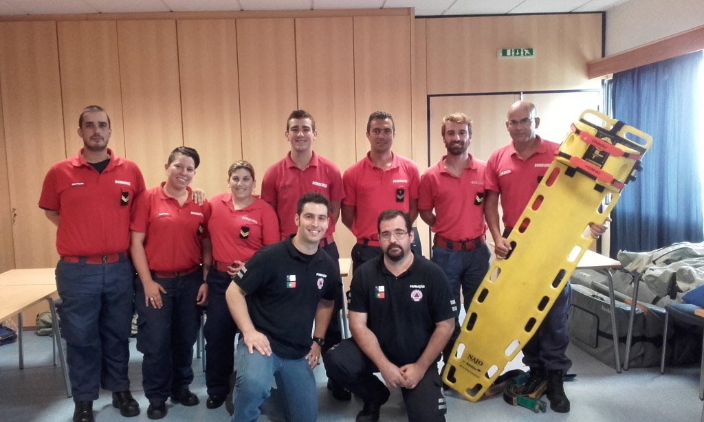 Imagem de destaque: Curso de Recertificação de Tripulantes de Ambulância de Transporte (RTAT), em Vila Franca do Campo, nos dias 7 a 9 de Outubro.