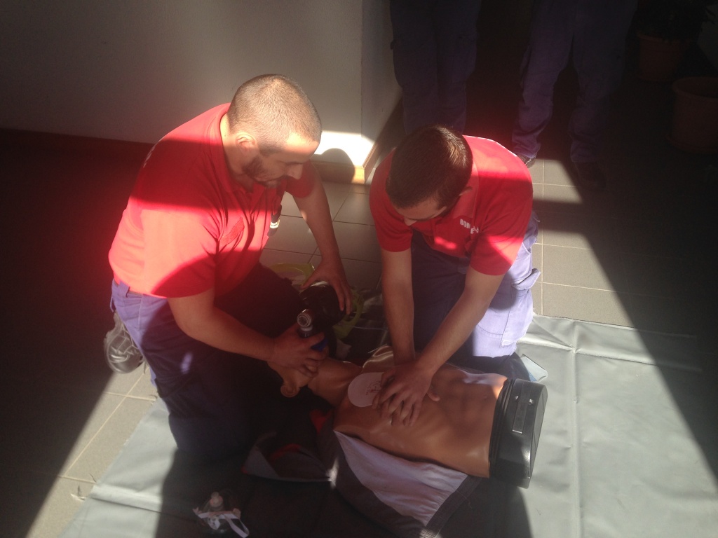 Imagem de destaque: Curso de Suporte Básico de Vida com Desfibrilhação Automática Externa para Profissionais de Saúde (SBV D - Profissionais de Saúde), em Ponta Delgada, no dia 17 de Dezembro.