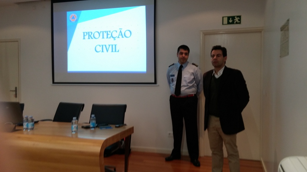 Imagem de destaque: Comemoração do Dia Mundial da Proteção Civil na Direção Regional das Obras Públicas e Comunicações