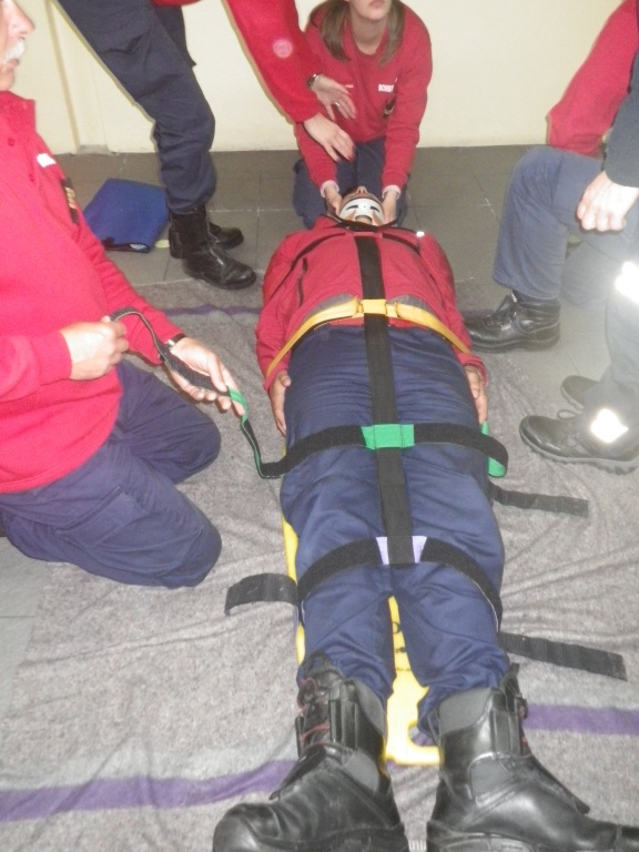 Imagem de destaque: Curso de Recertificação de Tripulantes de Ambulância de Transporte (RTAT), no Centro de Formação de Proteção Civil e Bombeiros dos Açores, de 3 a 5 de Março.