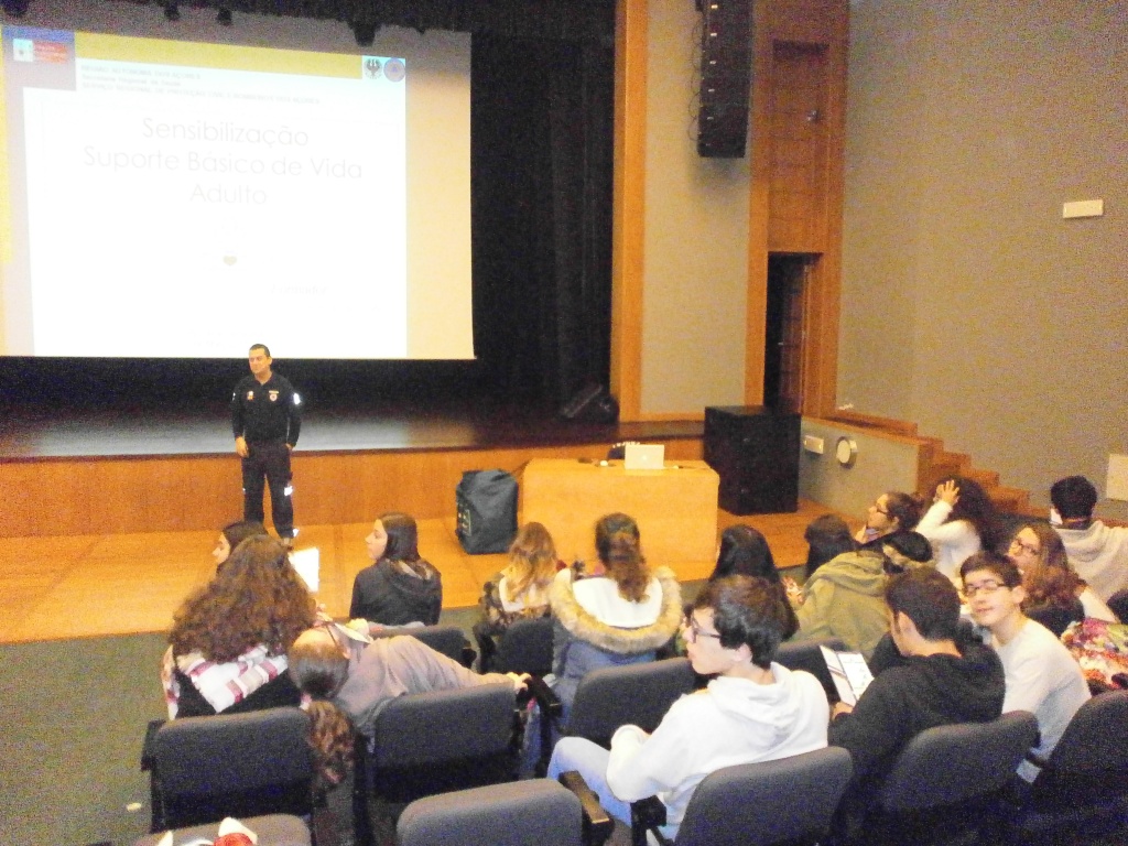 Imagem de destaque: Palestras sobre Primeiros Socorros na EBS Tomás de Borba, no dia 6 de Março.
