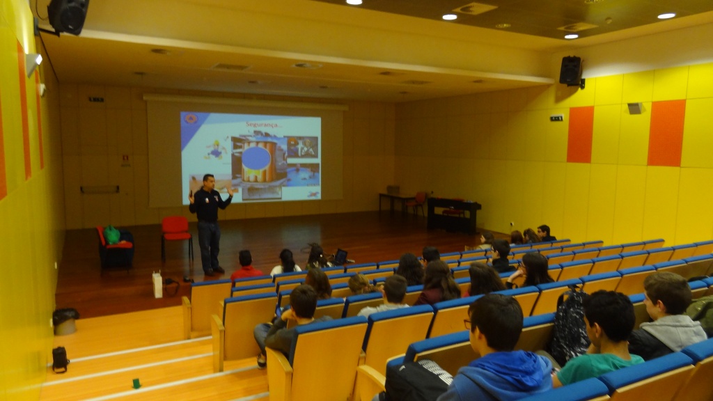 Imagem de destaque: Palestra sobre Primeiros Socorros na EBI Francisco Ferreira Drummond, no dia 27 de Março.