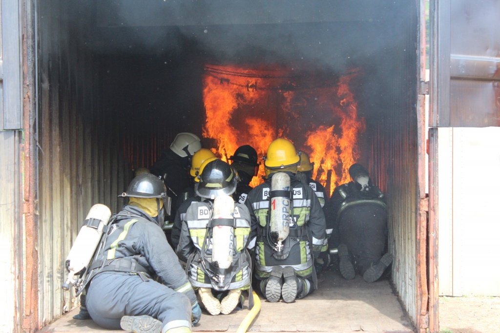 Imagem de destaque: Curso de Controlo de Flashover, no Centro de Formação de Proteção Civil e Bombeiros dos Açores, entre os dias 18 e 20 de Julho