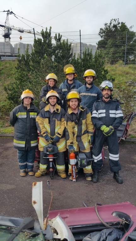 Imagem de destaque: Curso de Salvamento e Desencarceramento (SD), na ilha das Flores, entre os dias 14 e 18 de janeiro
