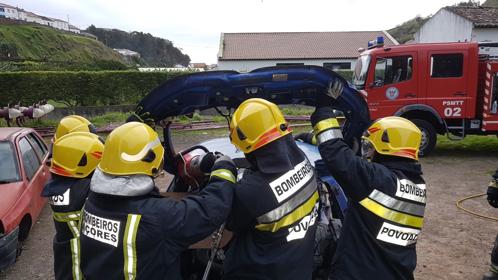Imagem de destaque: Curso de Recertificação de Salvamento e Desencarceramento (RSD), na Povoação, no dia 27 de janeiro