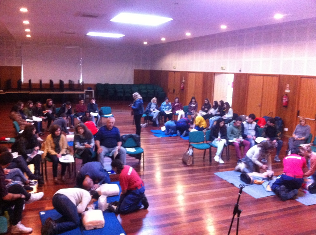 Imagem de destaque: Mass Training em Suporte Básico de Vida na Escola Básica e Secundária de São Roque do Pico, a 15 de Fevereiro