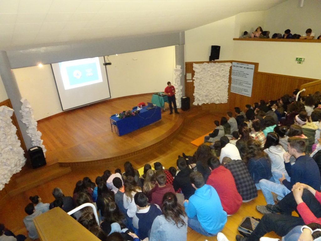 Imagem de destaque: Palestra sobre o 112 e o Centro de Operações de Emergência na EBI dos Ginetes