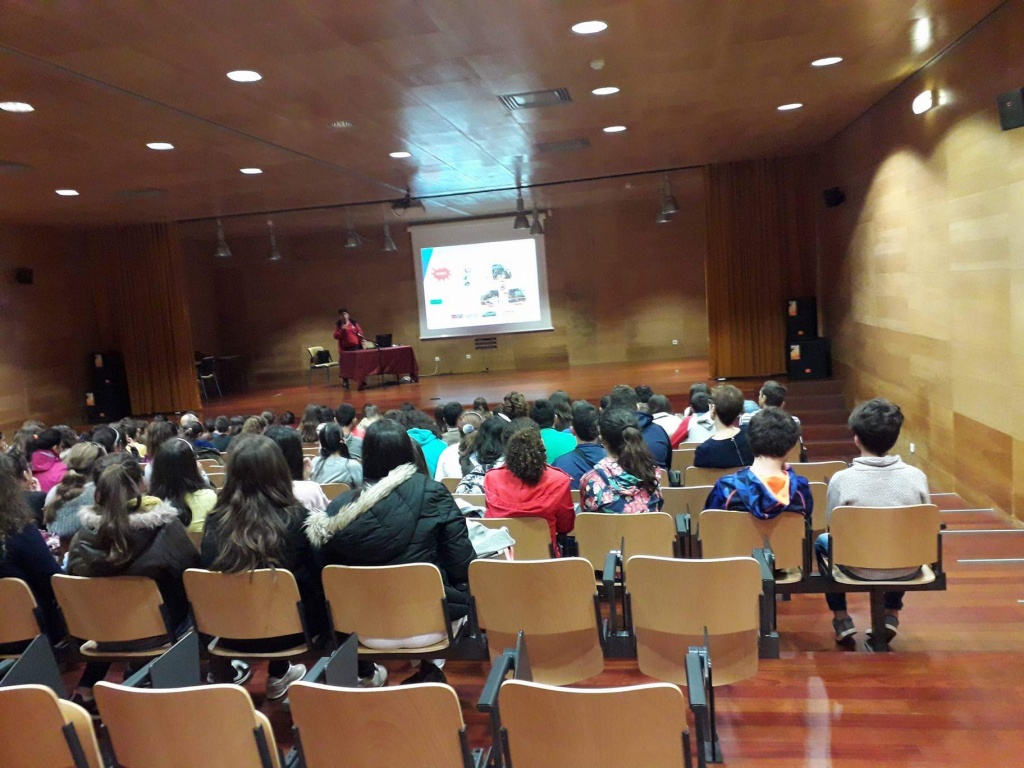 Imagem de destaque: Palestra sobre o 112 e o Centro de Operações de Emergência na EBS Vila Franca do Campo