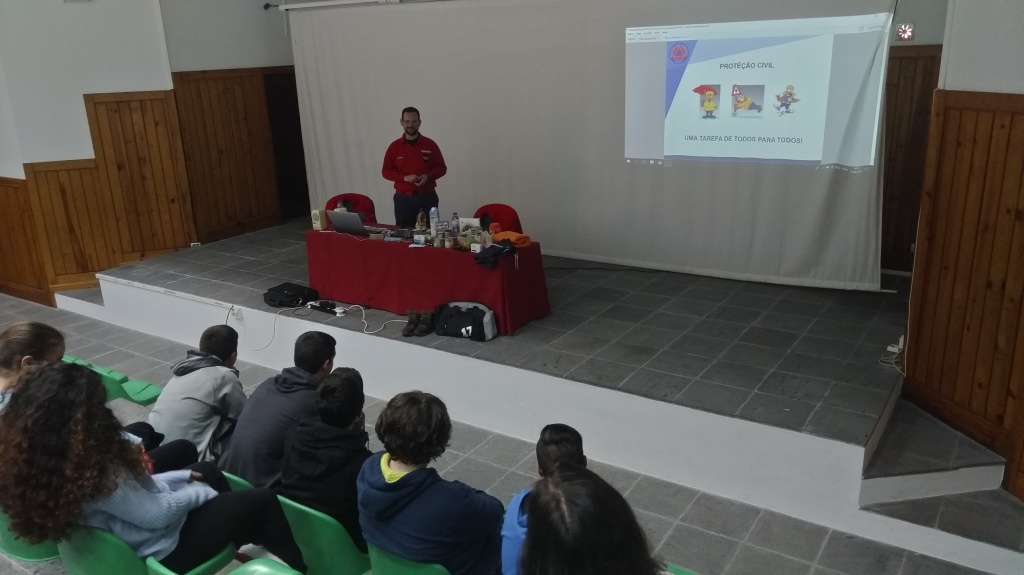 Imagem de destaque: Palestra sobre Riscos Naturais e Medidas de Autoproteção na EBS Flores