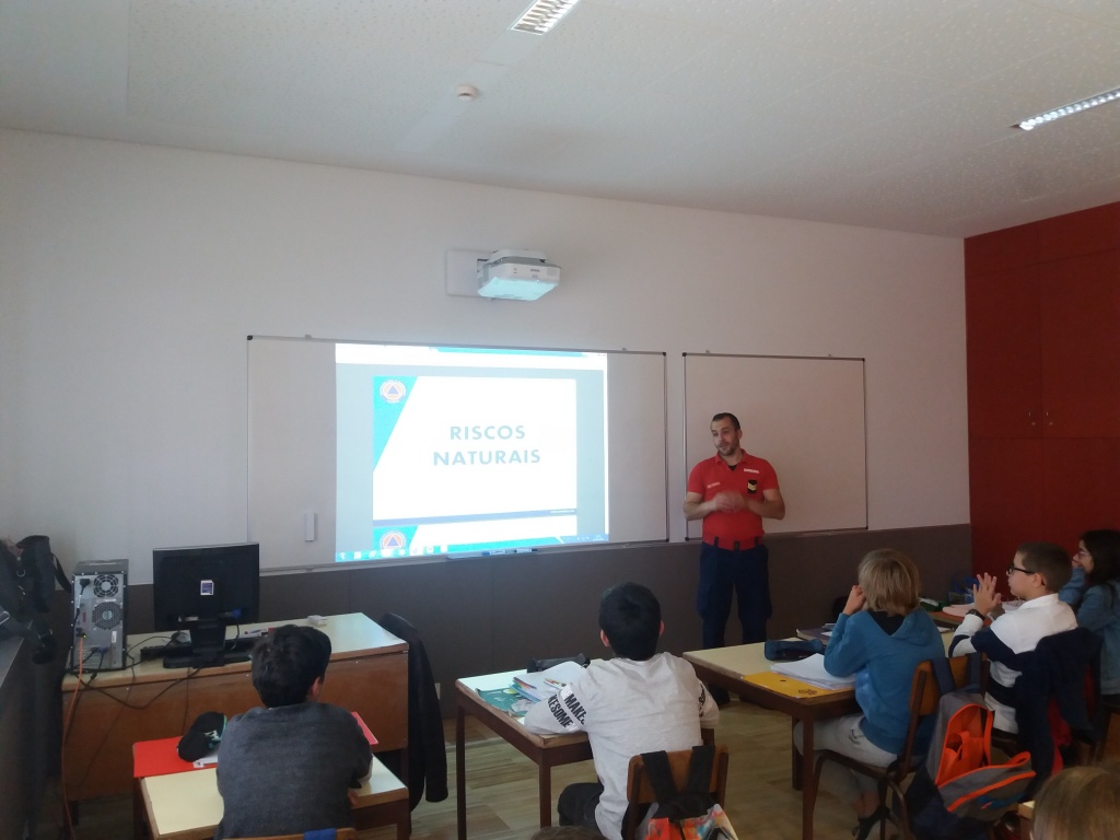 Imagem de destaque: Palestras sobre Riscos Naturais e Medidas de Autoproteção na EBI Canto da Maia
