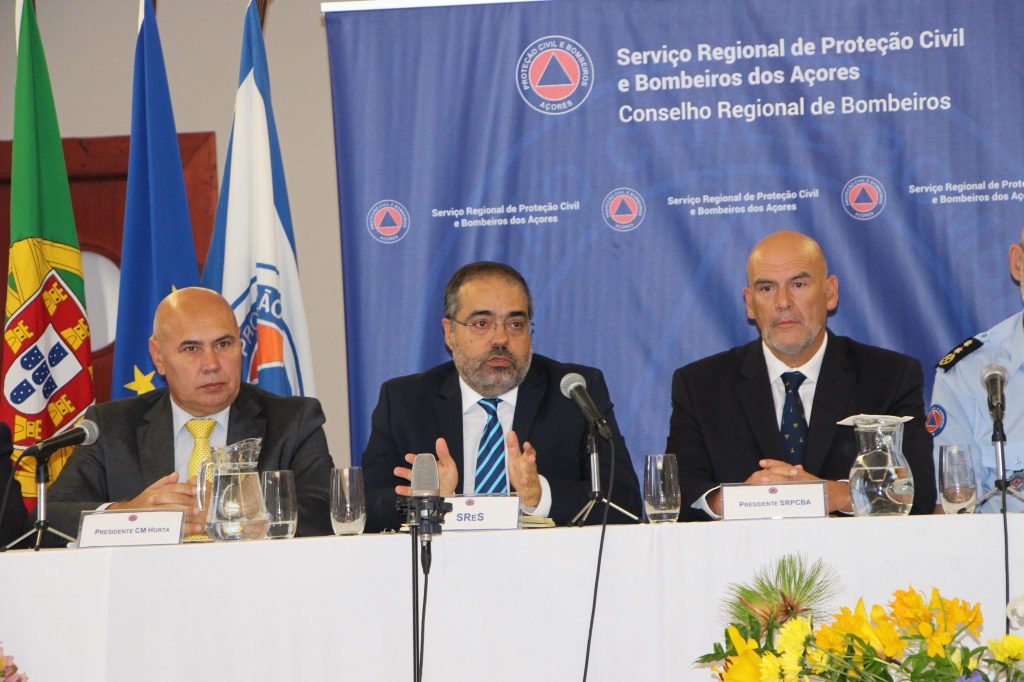 Imagem de destaque: Conselho Regional de Bombeiros reuniu no Faial para analisar desafios futuros