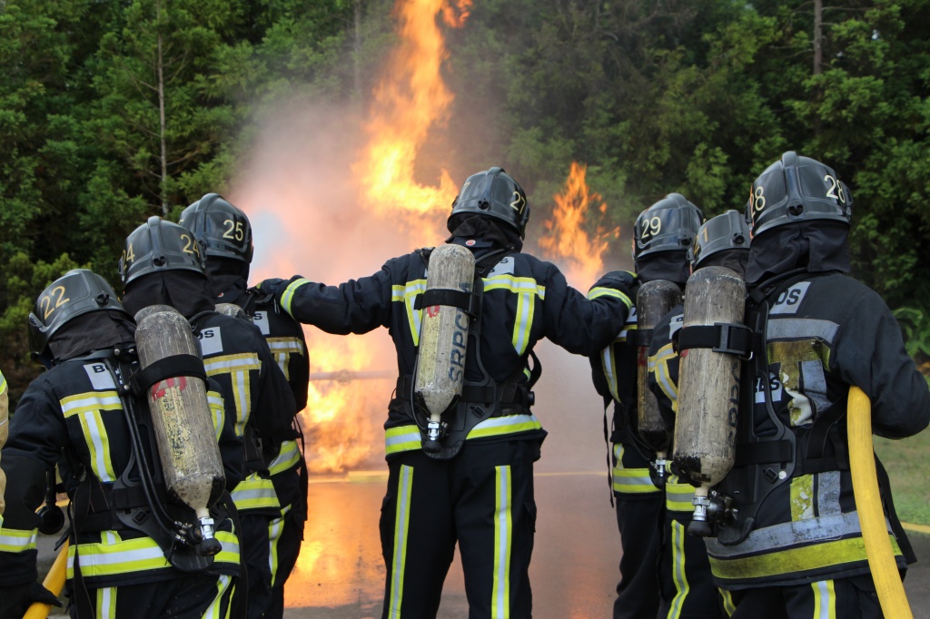 Imagem de destaque: Proteção Civil promove estágio Técnico de Combate a Incêndios aos Bombeiros do Faial