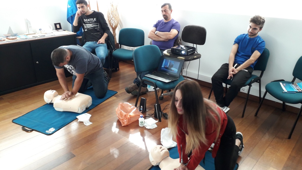 Imagem de destaque: Curso de Suporte Básico de Vida com Desfibrilhação Automática Externa - Leigos, no dia 30 de Outubro
