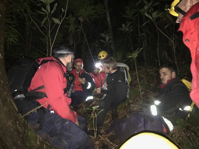 Imagem de destaque: 2 indivíduos resgatados com sucesso no trilho do Pico da Vara na Povoação
