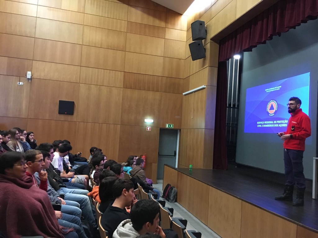 Imagem de destaque: Palestra sobre Primeiros Socorros na ES Manuel de Arriaga