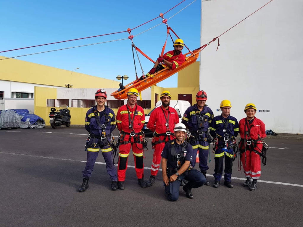 Imagem de destaque: Curso de Recertificação de Salvamento em Grande Ângulo em Ponta Delgada