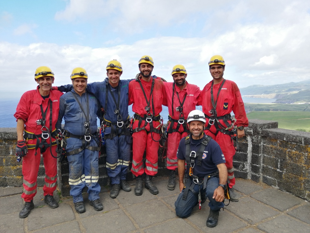 Imagem de destaque: Curso de Salvamento em Grande Ângulo na Ribeira Grande