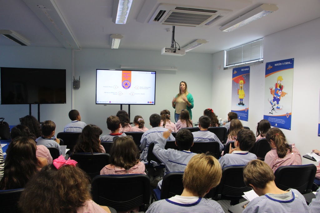 Imagem de destaque: SRPCBA recebe visita de estudo de alunos do Colégio de Santa Clara
