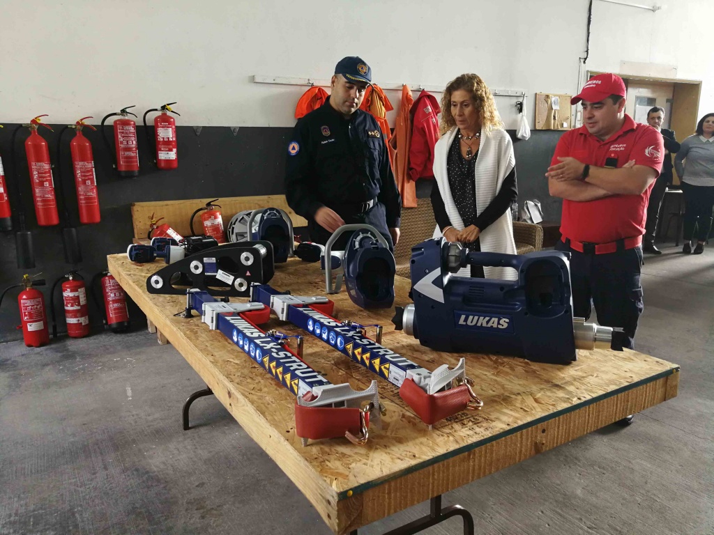 Imagem de destaque: Governo dos Açores entregou equipamento de salvamento aos Bombeiros da Povoação