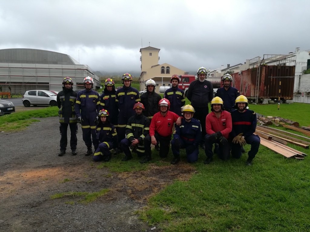 Imagem de destaque: Curso Inicial de Intervenção em Estruturas Colapsadas em São Miguel