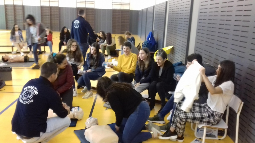 Imagem de destaque: Mass Training em Suporte Básico de Vida na EBI Água de Pau