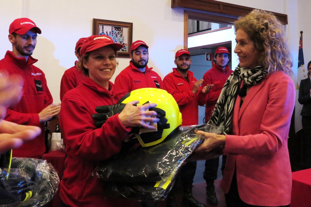 Imagem de destaque: Novos equipamentos para os Bombeiros das Velas reforçam segurança no socorro, afirma Teresa Machado Luciano