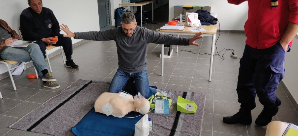 Imagem de destaque: Curso de Suporte Básico de Vida com Desfibrilhação Automática Externa em São Jorge