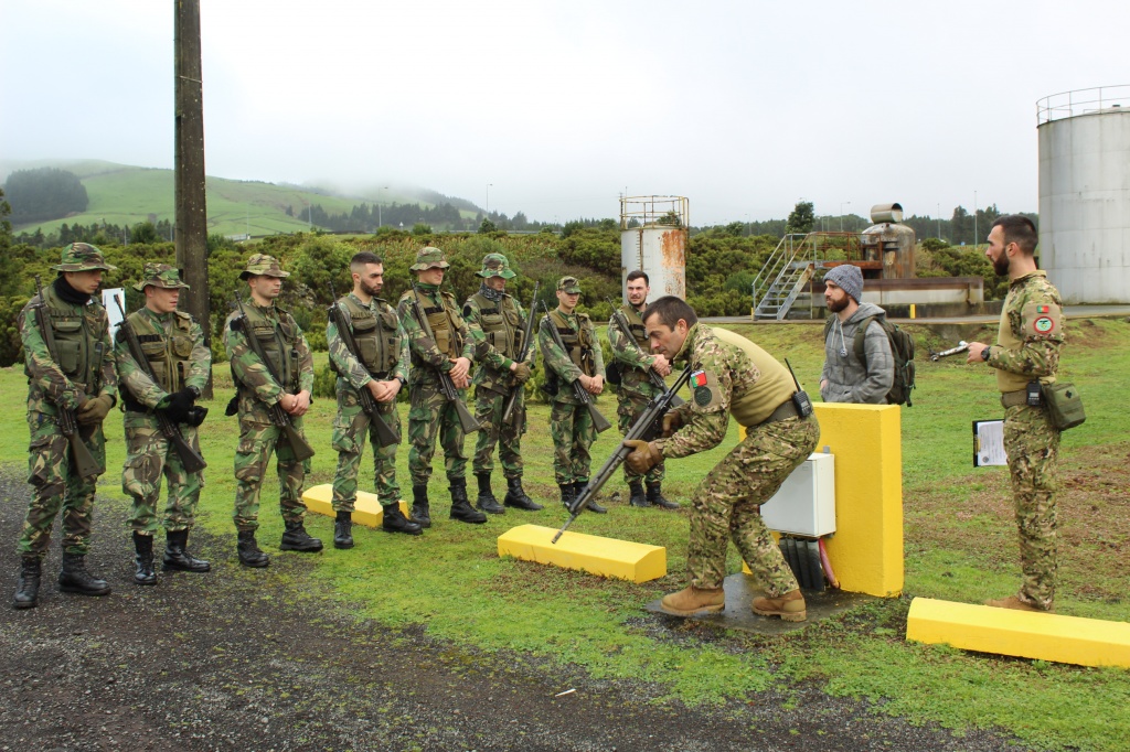 Imagem de destaque: CFPCBA recebe militares dos Açores que irão em missão para o Iraque