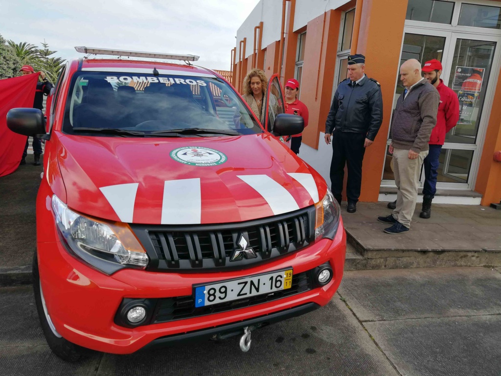 Imagem de destaque: Governo Regional entrega viatura 4x4 aos Bombeiros do Nordeste para reforçar resgate em trilhos pedestres