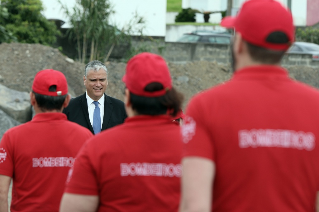 Imagem de destaque: Vasco Cordeiro preside ao arranque das obras do novo quartel dos Bombeiros da Povoação