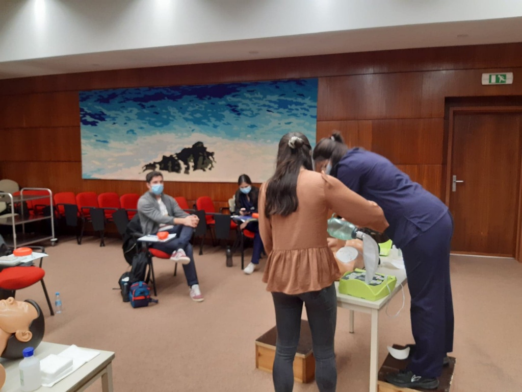 Imagem de destaque: Curso de Suporte Básico de Vida com Desfibrilhação Automática Externa em São Miguel