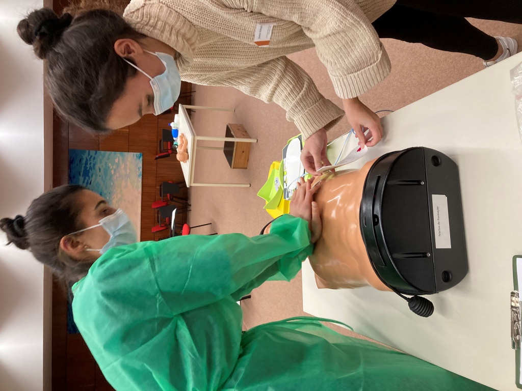 Imagem de destaque: Curso de Suporte Básico de Vida com Desfibrilhação Automática Externa em São Miguel