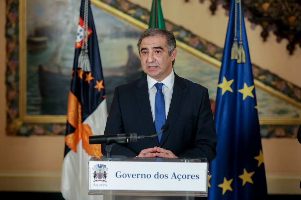 Imagem de destaque: Presidente do Governo Regional anuncia medidas mais restritivas para S. Miguel e de apoio à economia