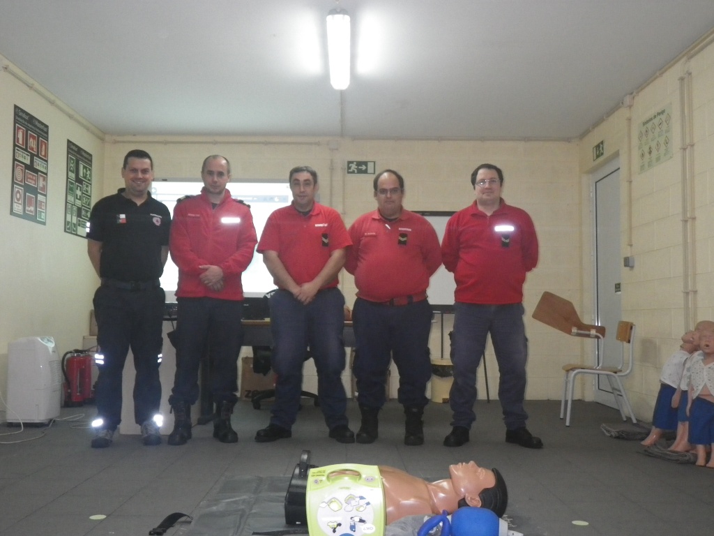 Imagem de destaque: Curso de Suporte Básico de Vida com Desfibrilhação Automática Externa para Profissionais de Saúde no Centro de Formação do SRPCBA