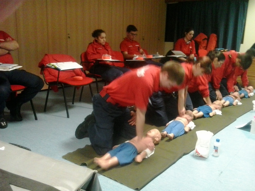Imagem de destaque: Curso de Suporte Básico de Vida com Desfibrilhação Automática Externa para Profissionais em Vila Franca do Campo