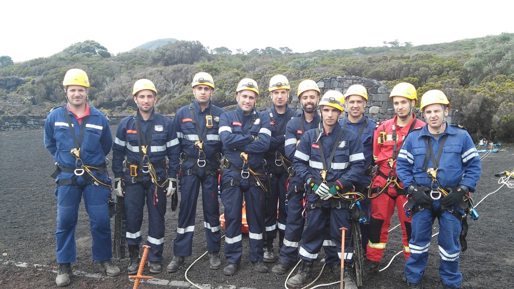 Imagem de destaque: Curso de Recertificação de Salvamento em Grande Ângulo (RSGA), na Horta.
