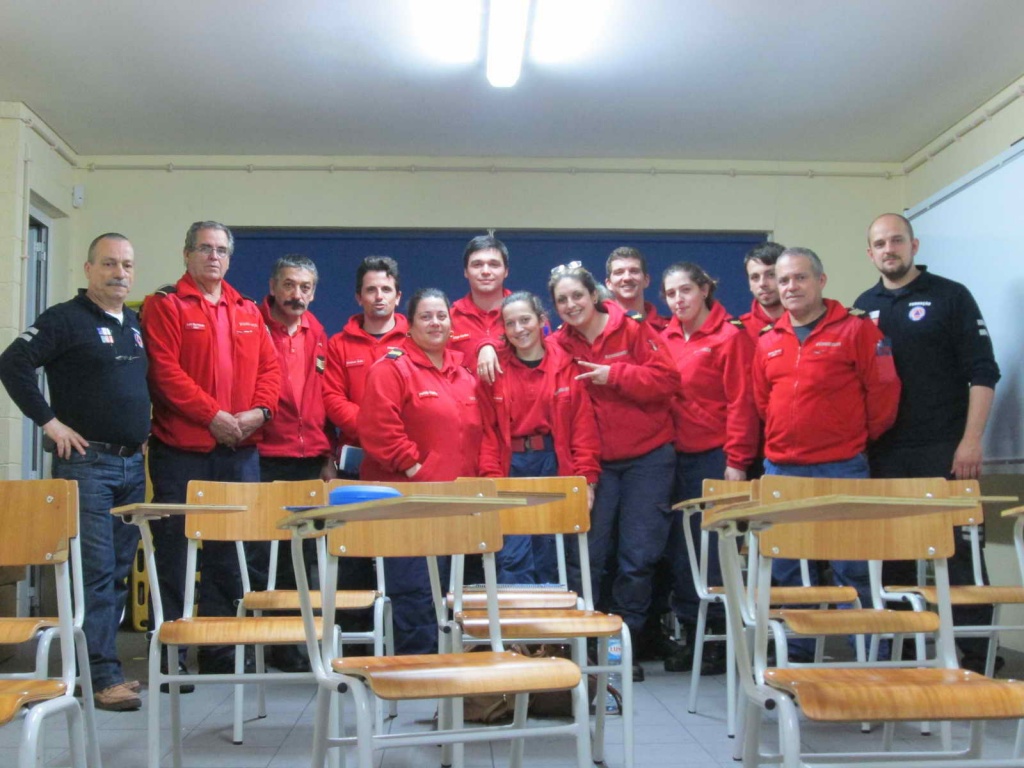 Imagem de destaque: Curso de Suporte Básico de Vida com Desfibrilhação Automática Externa para Profissionais de Saúde (SBV D - Profissionais de Saúde), no Centro de Formação SRPCBA, em Angra do Heroísmo.