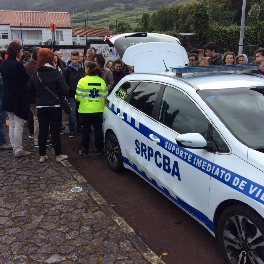 Imagem de destaque: Visita da Viatura SIV, à EBS S. Roque do Pico.