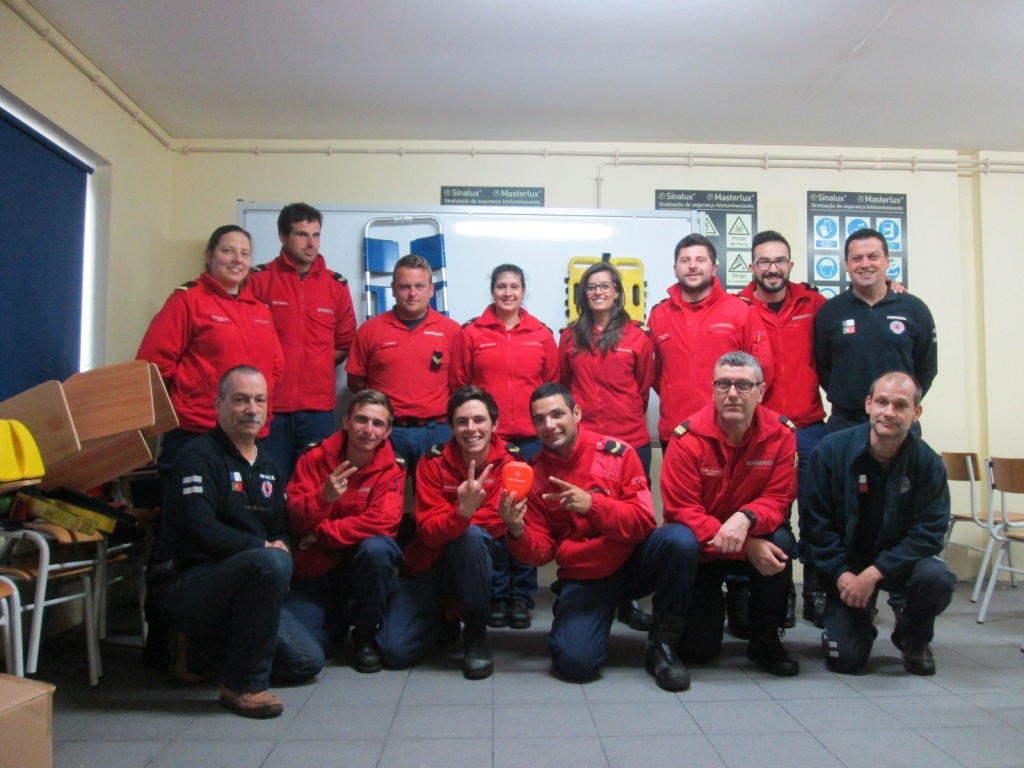 Imagem de destaque: Curso de Recertificação de Tripulantes de Ambulância de Transporte (RTAT), no Centro de Formação do SRPCBA, nos dias 13 a 15 de Maio.