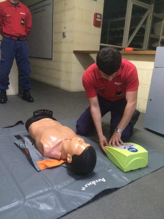 Imagem de destaque: Curso de Suporte Básico de Vida com Desfibrilhação Automática Externa para Profissionais de Saúde (SBV D - Profissionais de Saúde), em Angra do Heroísmo, no dia 19 de Maio.