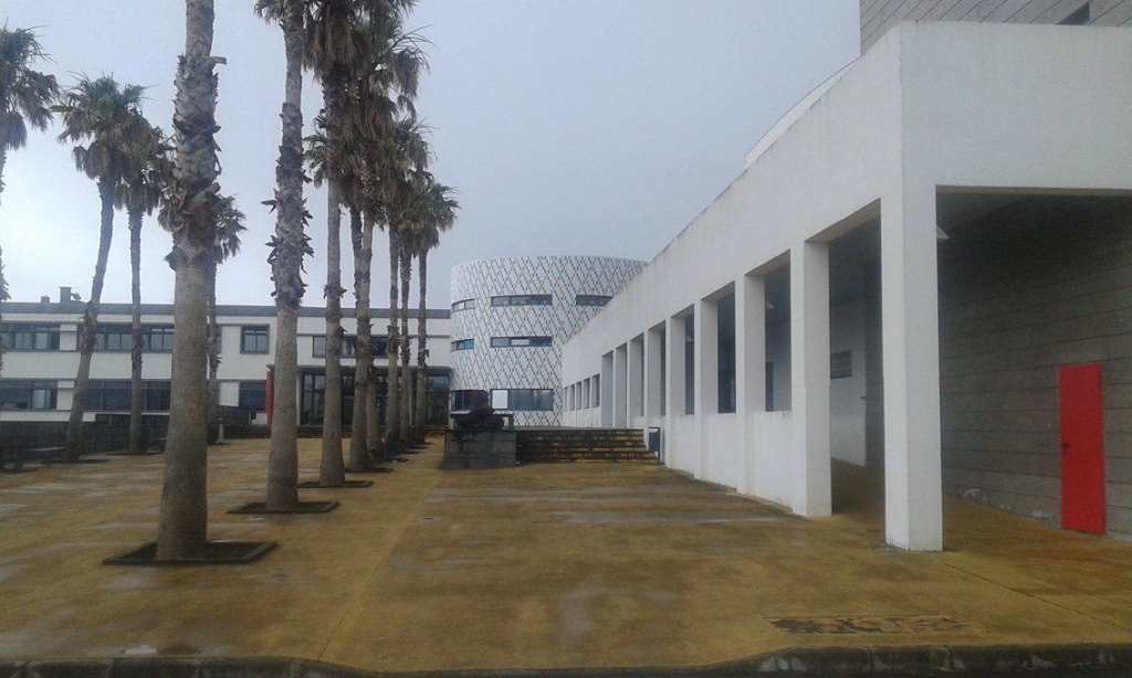 Imagem de destaque: Reuniões com os coordenadores dos clubes de Proteção Civil da ES Manuel de Arriaga e EBI da Horta.