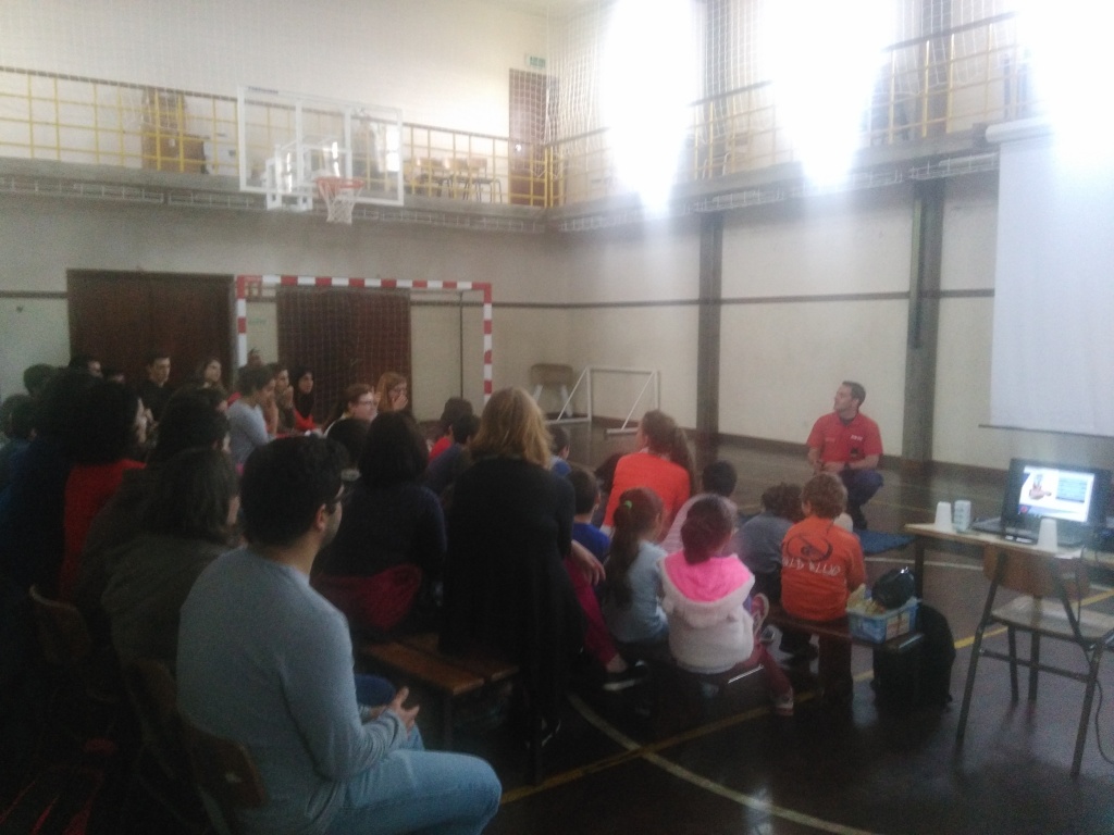Imagem de destaque: Palestra sobre primeiros socorros na EBS Mouzinho da Silveira.